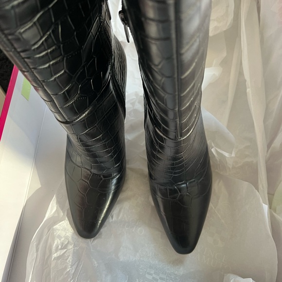 25% Off - Tall Vince Camuto Black Boots Like New, sz 8.5 - Picture 9 of 12